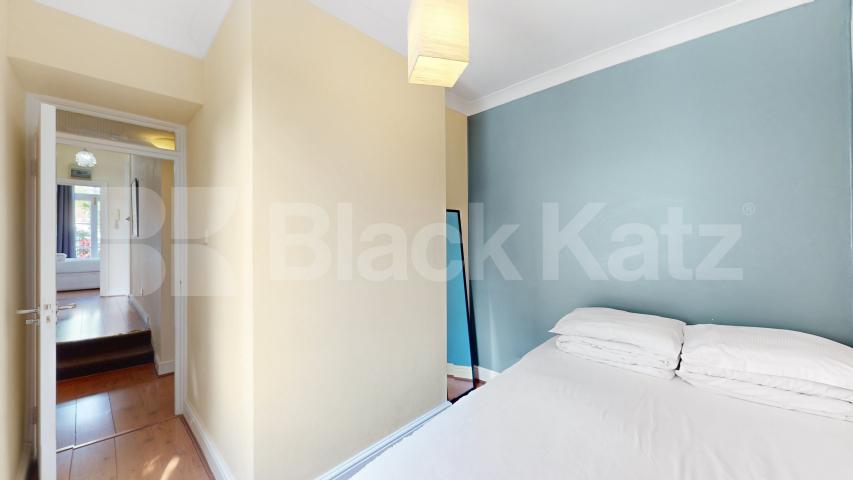 Stylish 3 bedroom flat on quiet residential street in Camden  Rochester Road, Camden